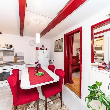 Сasa de vacaciones Lovely In With Kitchen Blizna Donja