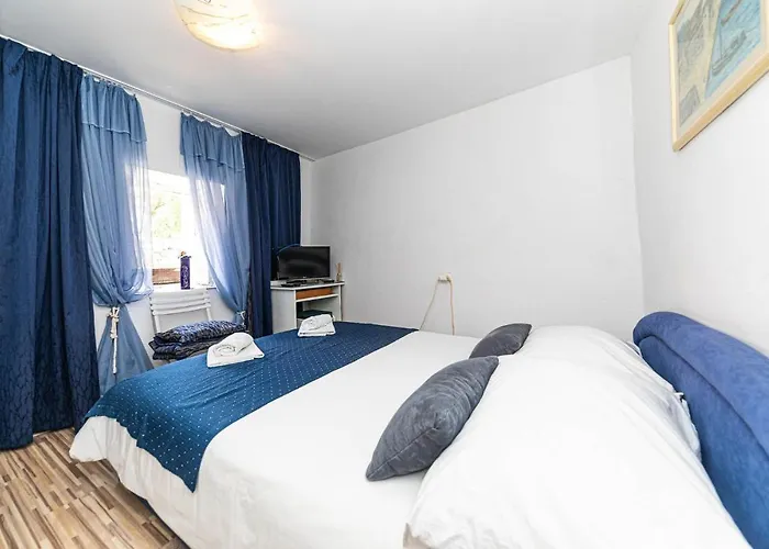 بيت للعطل Pet Friendly In *